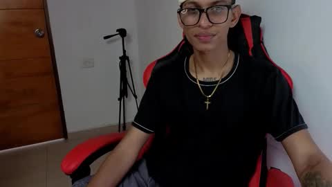 niklaus_wolf online show from March 9, 6:56 pm