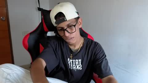 niklaus_wolf online show from March 24, 3:28 pm