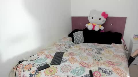 Snapshot of nikoleevanss chatting on November 16, 5:35 am Nikole online show from November 16, 5:35 am