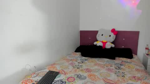 Snapshot of nikoleevanss chatting on January 14, 2:28 am Nikole online show from January 14, 2:28 am