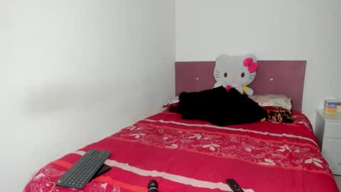 Snapshot of nikoleevanss chatting on February 15, 9:19 am Nikole online show from February 15, 9:19 am