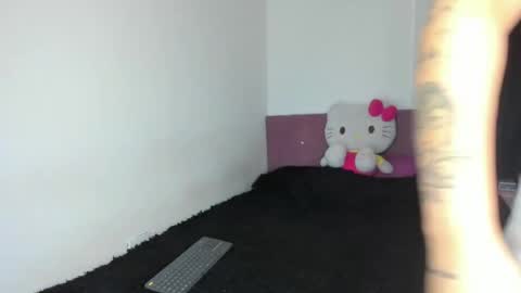 Snapshot of nikoleevanss chatting on April 5, 4:20 am Nikole online show from April 5, 4:20 am