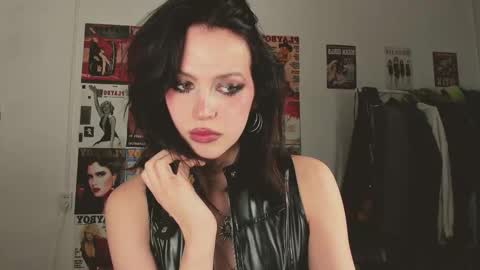 Snapshot of niky_jess chatting on February 1, 4:49 pm Veronica online show from February 1, 4:49 pm