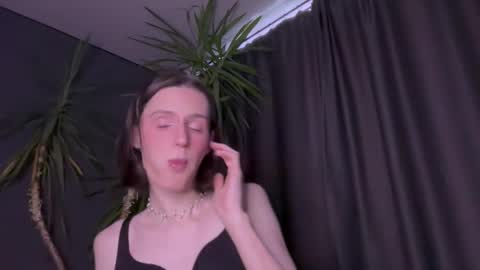 Snapshot of niky_long chatting on June 7, 11:25 am Niky online show from June 7, 11:25 am