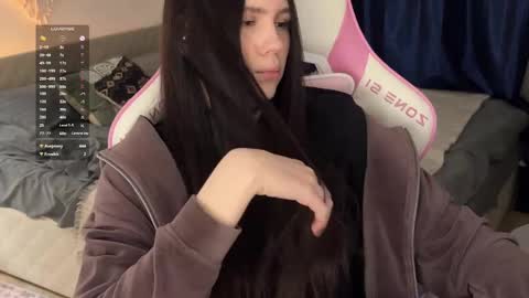 Jennet online show from March 8, 9:40 pm