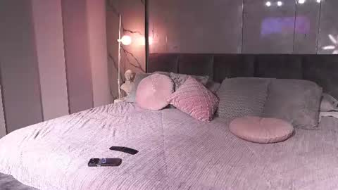 Snapshot of nina_mon chatting on June 25, 4:56 am Angie online show from June 25, 4:56 am