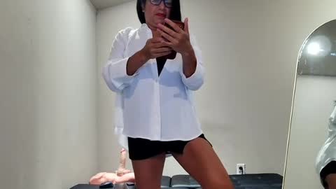 Snapshot of ninas1974 chatting on June 10, 1:39 am Ninaru online show from June 10, 1:39 am