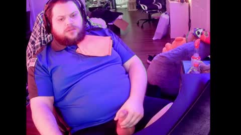 HungStepSon online show from May 4, 1:40 pm