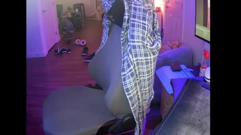 HungStepSon online show from May 18, 12:00 pm