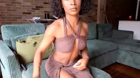 NIVIA WOLFE online show from May 7, 2:06 am