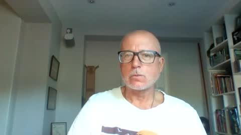 Snapshot of nmmm124347 chatting on July 20, 9:01 am nmmm124347 online show from July 20, 9:01 am