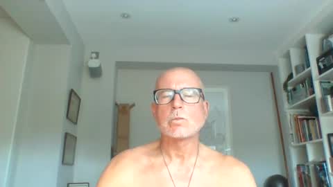 Snapshot of nmmm124347 chatting on July 20, 10:39 am nmmm124347 online show from July 20, 10:39 am