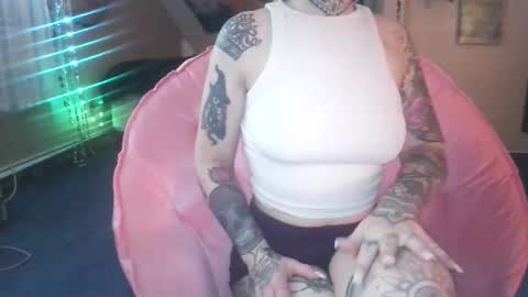 Leah online show from December 16, 1:16 pm