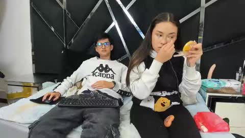 Snapshot of noa_arez chatting on February 3, 2:21 am NoaandArez online show from February 3, 2:21 am