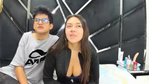 Snapshot of noa_arez chatting on February 8, 5:22 am NoaandArez online show from February 8, 5:22 am