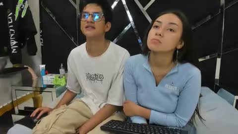 Snapshot of noa_arez chatting on February 15, 7:27 am NoaandArez online show from February 15, 7:27 am