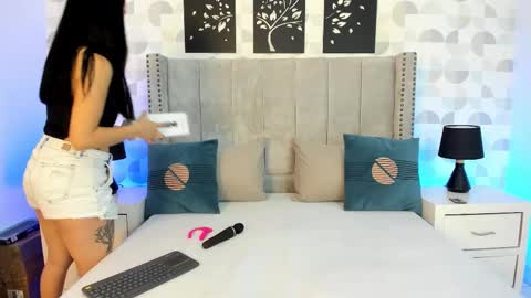 NATHALIA MORENO online show from February 21, 12:39 pm