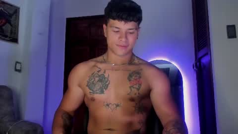 Snapshot of noah_223 chatting on June 17, 4:37 am noah_223 online show from June 17, 4:37 am