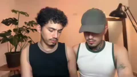 noah_and_steven online show from June 19, 1:32 am
