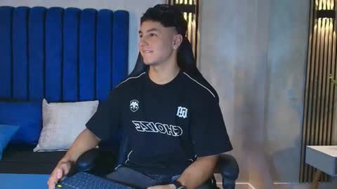 Snapshot of noah_clarkk chatting on June 13, 5:55 pm Noah online show from June 13, 5:55 pm