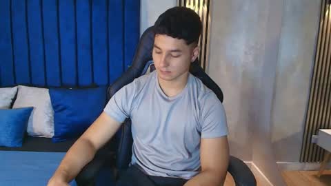 Snapshot of noah_clarkk chatting on June 17, 5:47 pm Noah online show from June 17, 5:47 pm