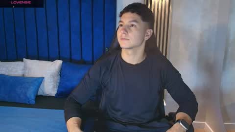Snapshot of noah_clarkk chatting on June 18, 5:39 pm Noah online show from June 18, 5:39 pm