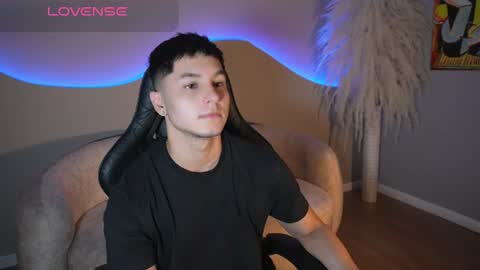 Snapshot of noah_clarkk chatting on July 13, 5:38 pm Noah online show from July 13, 5:38 pm
