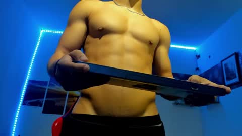 noah_flynn1 online show from October 17, 8:39 am