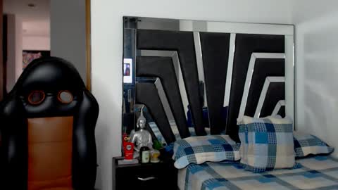 Noah Harris01 online show from April 20, 12:08 pm