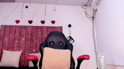 Snapshot of noah_katz chatting on February 24, 3:37 am Noah online show from February 24, 3:37 am