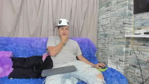 Noahandbunny online show from May 21, 11:17 am