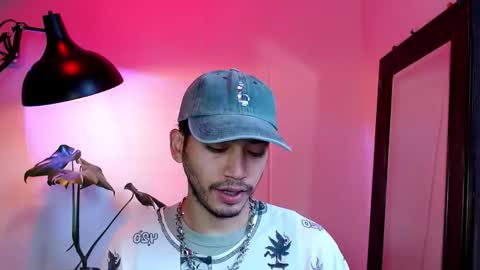 Snapshot of noahnoguera_ chatting on April 5, 4:04 pm Noah online show from April 5, 4:04 pm