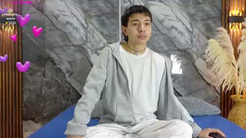 Snapshot of noahwalker__ chatting on June 23, 10:57 am online show from June 23, 10:57 am