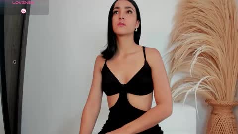 Snapshot of noami_rose chatting on December 21, 8:27 pm Noami Rose online show from December 21, 8:27 pm