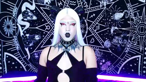 caroline online show from April 17, 10:02 pm