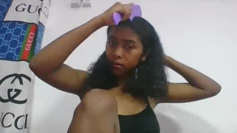 noelina online show from March 3, 5:35 am