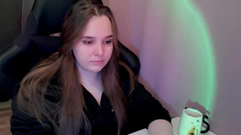 noir_ember_ online show from November 10, 12:26 pm