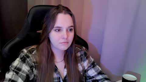 noir_ember_ online show from December 16, 10:20 am