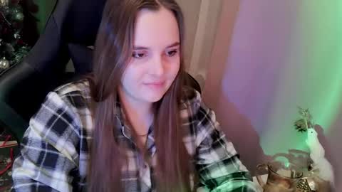 noir_ember_ online show from January 14, 2:23 pm