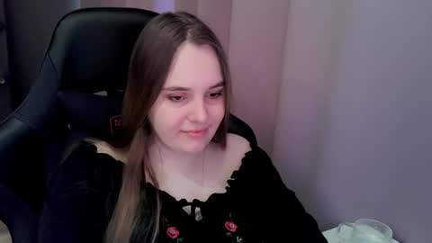 noir_ember_ online show from March 4, 9:15 am