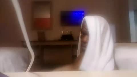 nomnom1970 online show from October 9, 10:57 am