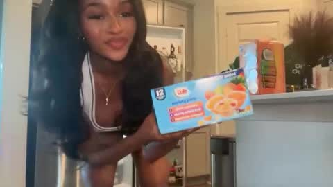 Snapshot of noodsovernudes chatting on June 10, 11:57 pm NoodsOverNudes online show from June 10, 11:57 pm