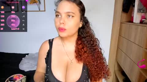 Snapshot of noor_bloom chatting on April 23, 11:29 pm Soy Ash online show from April 23, 11:29 pm