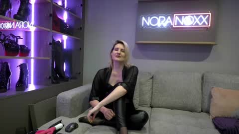 NoraNoxx online show from June 16, 8:22 pm