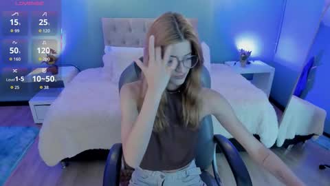 Nora online show from March 3, 8:04 pm