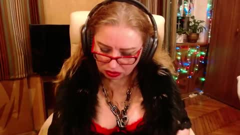 miss Tress online show from March 9, 9:30 pm