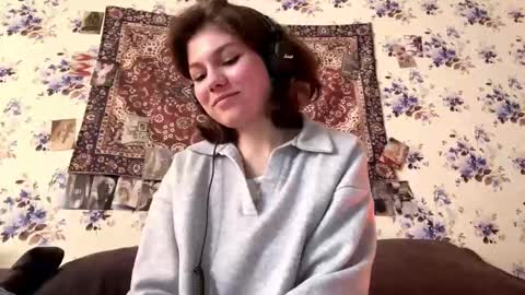 Amelia online show from March 3, 9:15 am