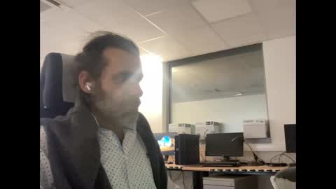 notthatkindofguy6666 online show from December 16, 2:36 am