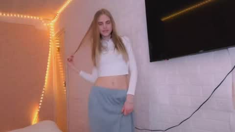 Snapshot of novastoyer chatting on March 27, 4:40 pm Mia Blake online show from March 27, 4:40 pm