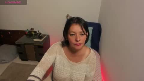 nuit_rose online show from November 15, 1:36 am